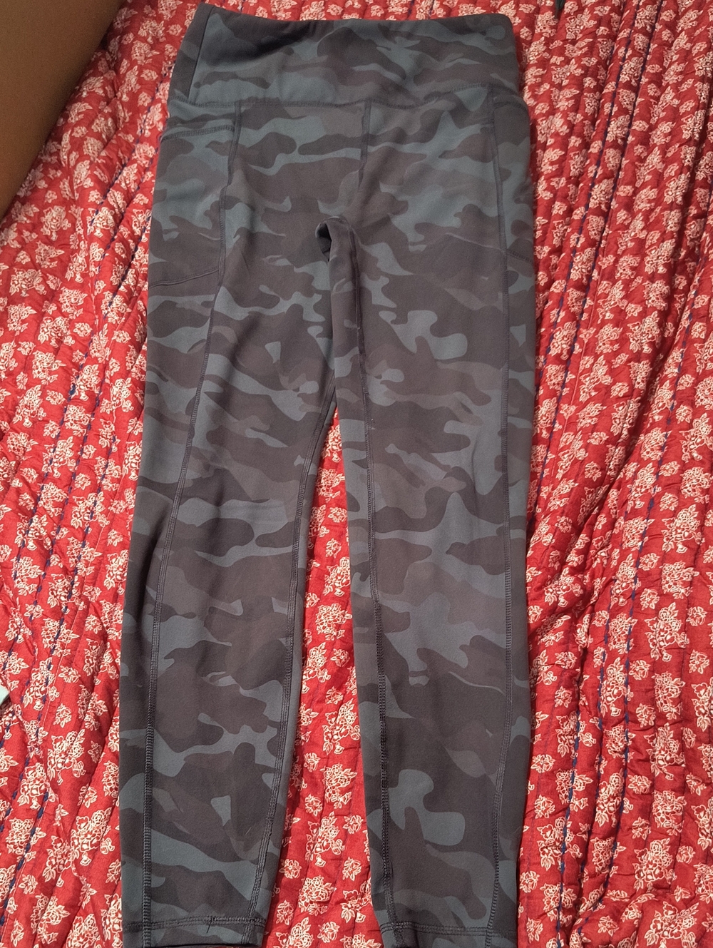 Girls' Gray Camo Active Leggings - Breathable Performance